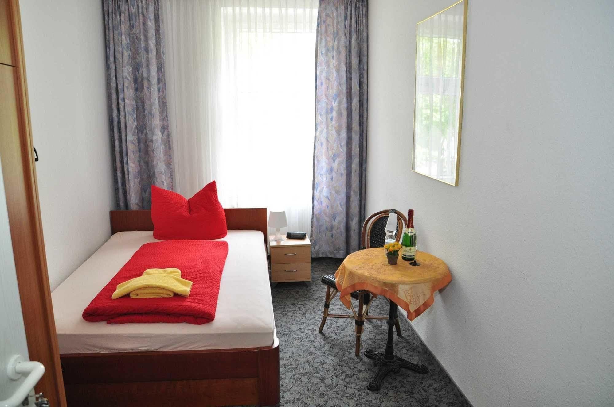 Pension Leipzig Georgplatz Exterior foto
